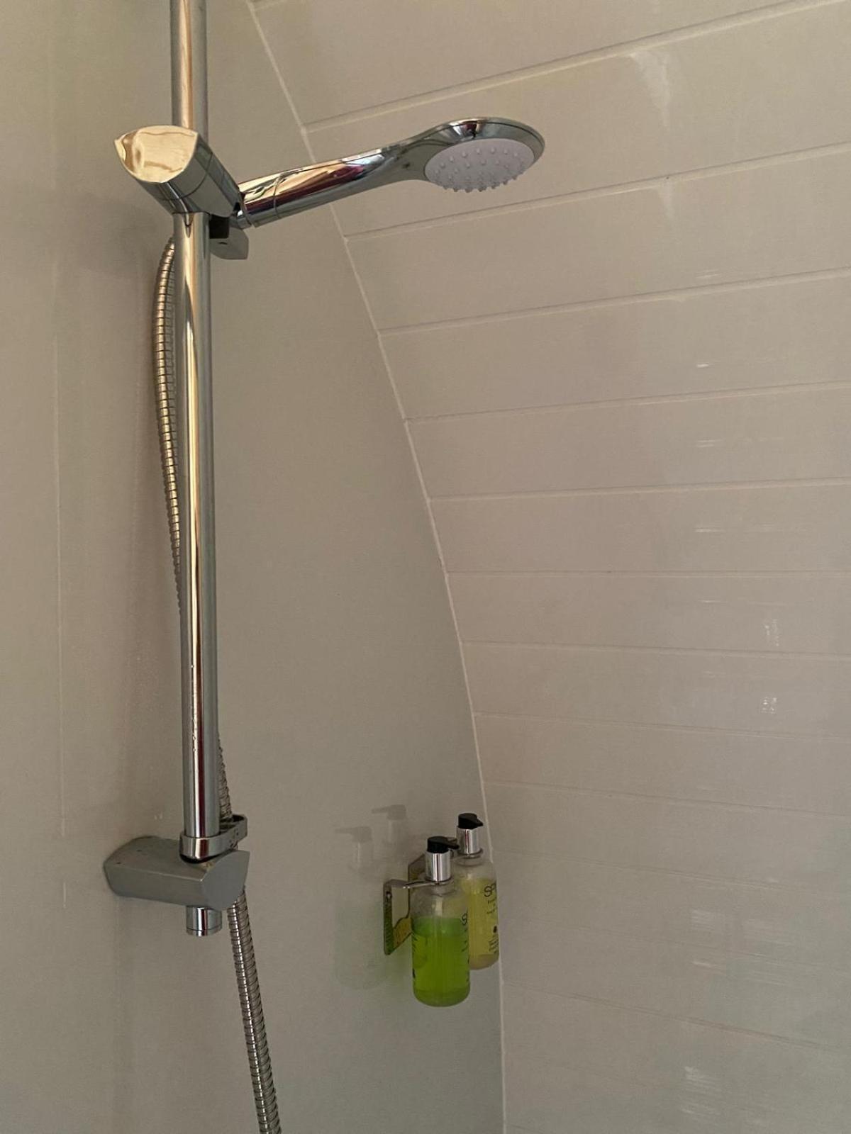 Campsie Luxury Pods With Hot Tub Hotell Glasgow Eksteriør bilde